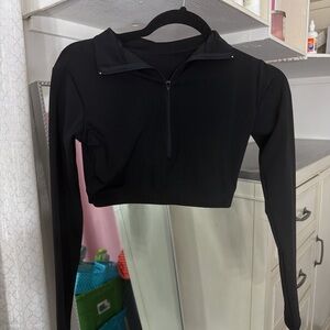 Black athletic Long Sleeve Crop Top